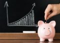 Як заощаджувати гроші щомісяця: 10 простих правил